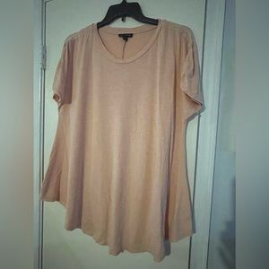 Peach colored plus size short sleeve tee in excellent used condition